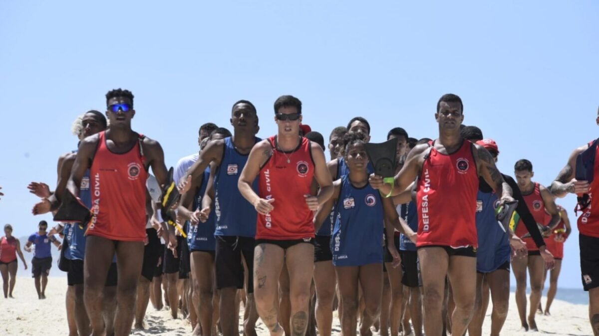 Defesa Civil forma alunos no projeto Body Surf Salva de 2024
