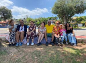 Casa do Idoso do Centro promove piquenique na orla de Araçatiba