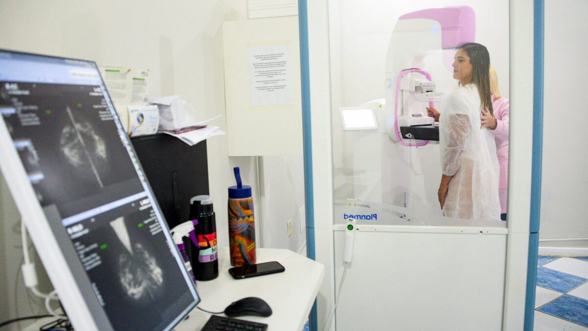 Outubro Rosa: Clínica da Mulher de Saquarema realizou mais de 500 mamografias no último mês