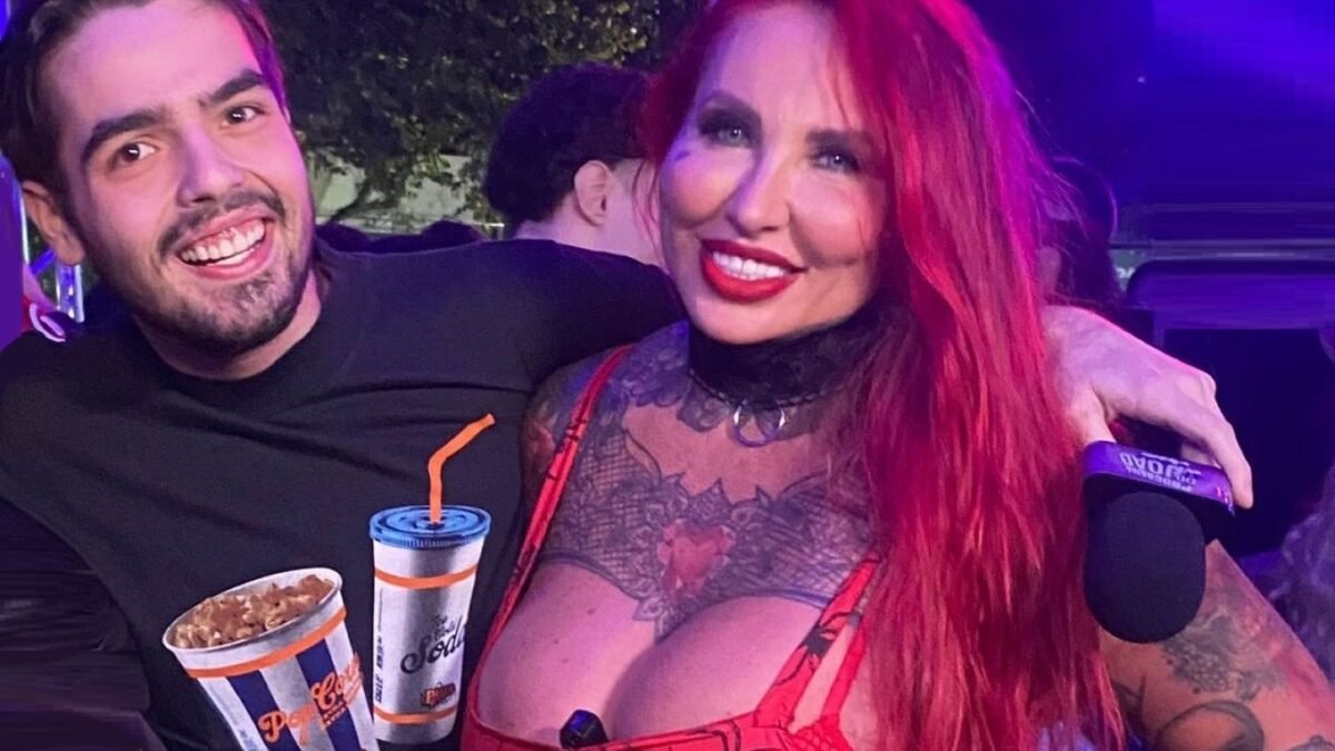 Sabrina Boing Boing radicaliza e estreia novo visual ao lado do apresentador João Silva