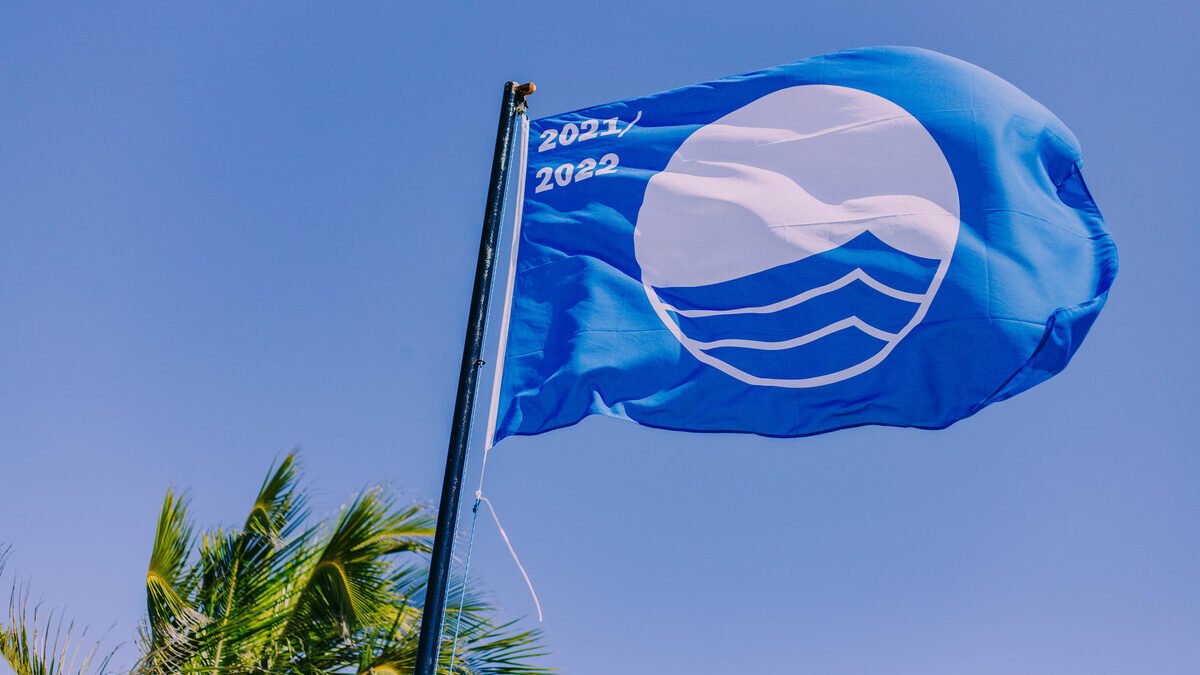 Nesta sexta-feira (6) a Bandeira Azul será hasteada na Praia do Peró, em Cabo Frio