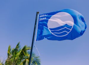 Nesta sexta-feira (6) a Bandeira Azul será hasteada na Praia do Peró, em Cabo Frio
