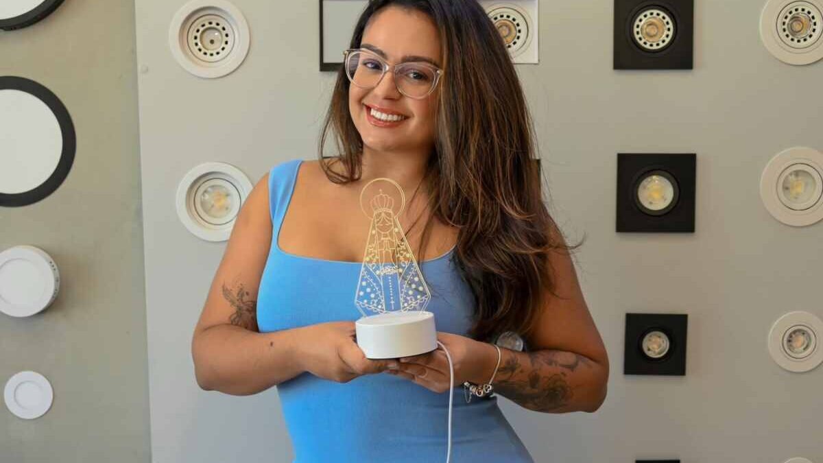 Débora Caroline: Uma Jornada de Superação e Inspiração Através da Fé