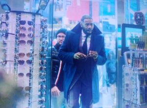 Empresário Brasileiro aparece em cena da Times Square na Netflix 
