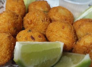 Festival Comida de Boteco começa nesta quinta-feira (16) e se estende ao final de semana em Rio das Ostras