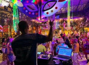 Hotel Vilarejo Praia oferece folia de Carnaval para toda a família em Rio das Ostras