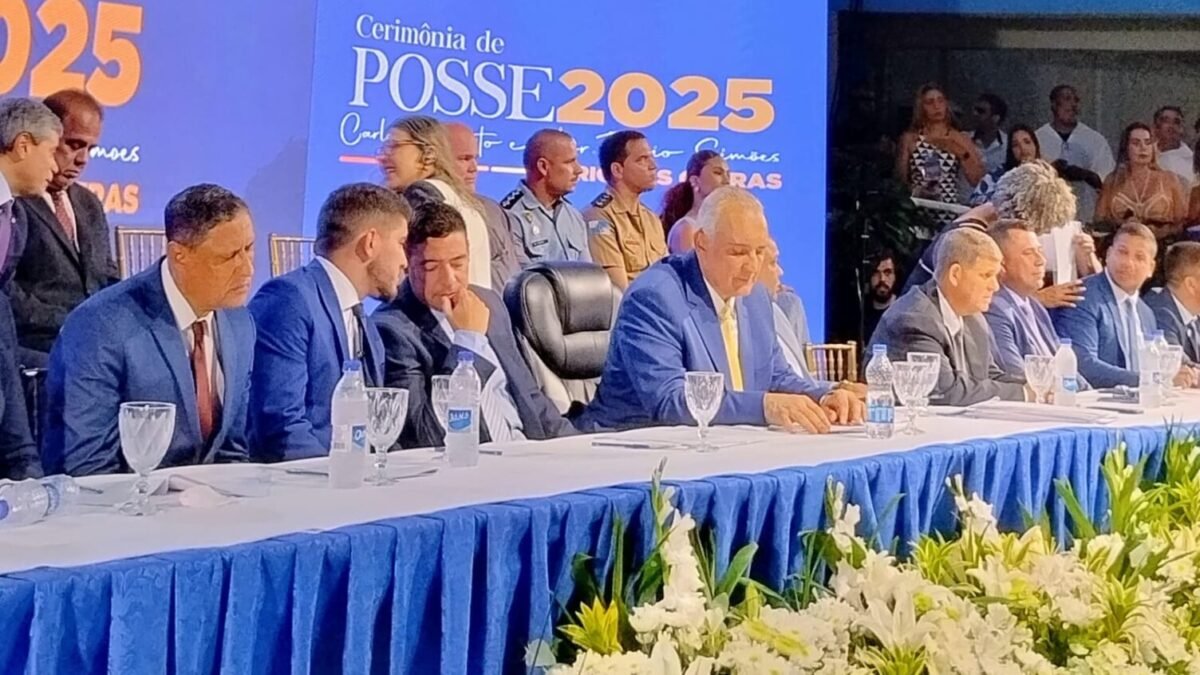 Carlos Augusto e Dr. Fábio Simões são empossados em Rio das Ostras