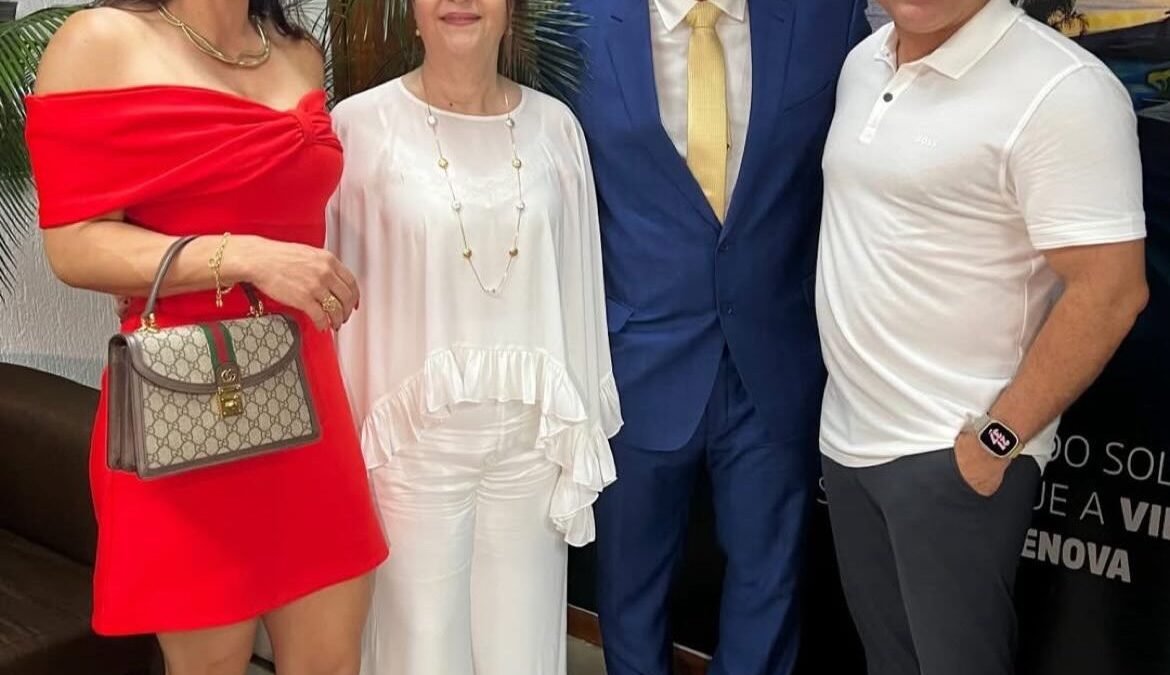 Dr. Thiago Barroso e Camile Osório prestigiam posse de Carlos Augusto