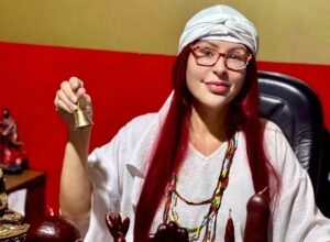 Conheça a espiritualista mãe karmita de Oxalá: Uma Vida Guiada Pelos Dons Espirituais e pela Magia