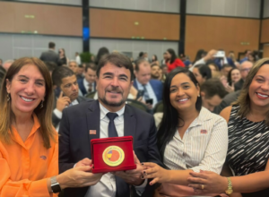 Quissamã é reconhecida com selo ouro em cerimônia em Brasília pelo seu compromisso com a alfabetização