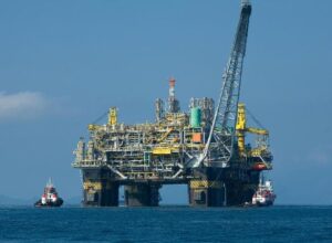 Produção de petróleo e gás se mantém próximo a recorde de 2023