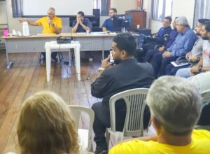 Prefeito Carlos Augusto marca presença em reunião do Conselho de Turismo