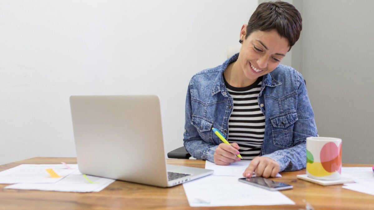 Pós-graduação gratuita em finanças: UFF abre inscrições para especialização EAD no Polo de Rio das Ostras