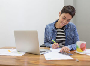 Pós-graduação gratuita em finanças: UFF abre inscrições para especialização EAD no Polo de Rio das Ostras