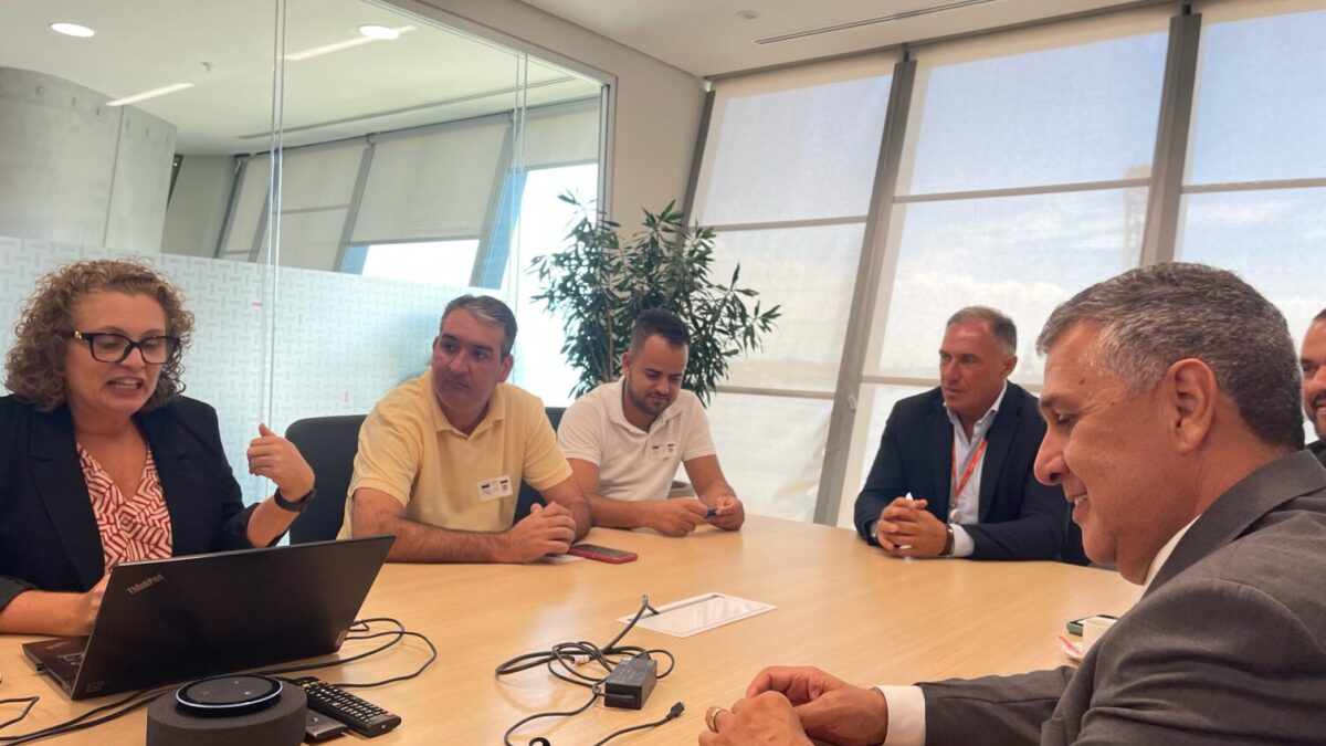 Prefeito de Casimiro de Abreu discute melhorias no fornecimento de energia em reunião com a Enel