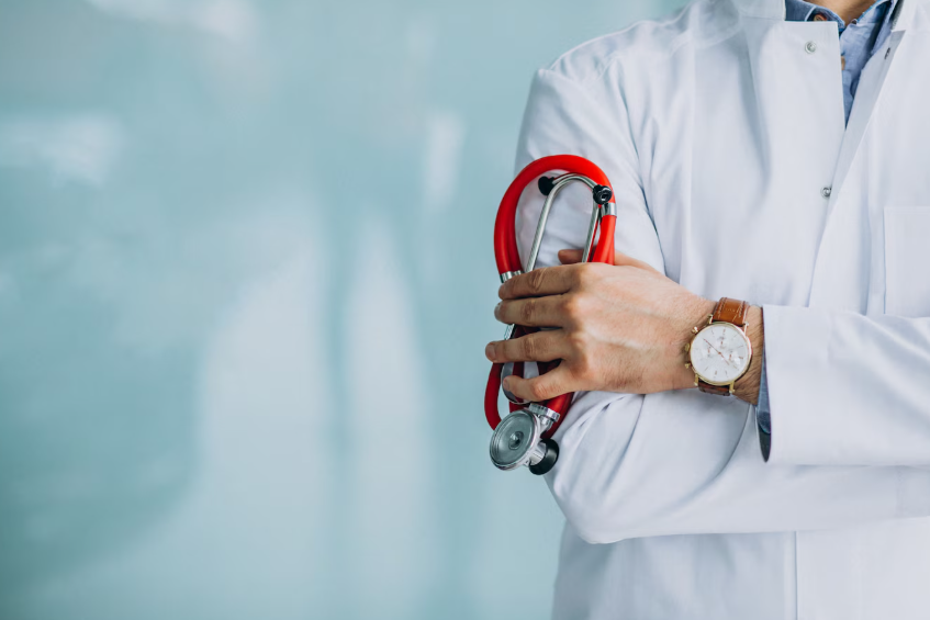 Saúde de Macaé recebe reforço com a chegada de 100 novos médicos