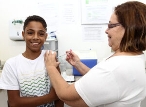 Secretaria de Saúde de Macaé adota novas diretrizes para vacinação contra meningite