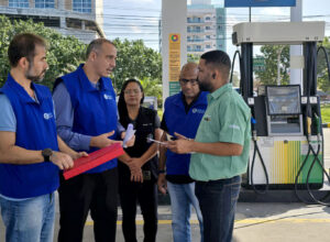 Procon de Macaé fiscaliza postos de combustíveis para garantir repasse de redução nos preços