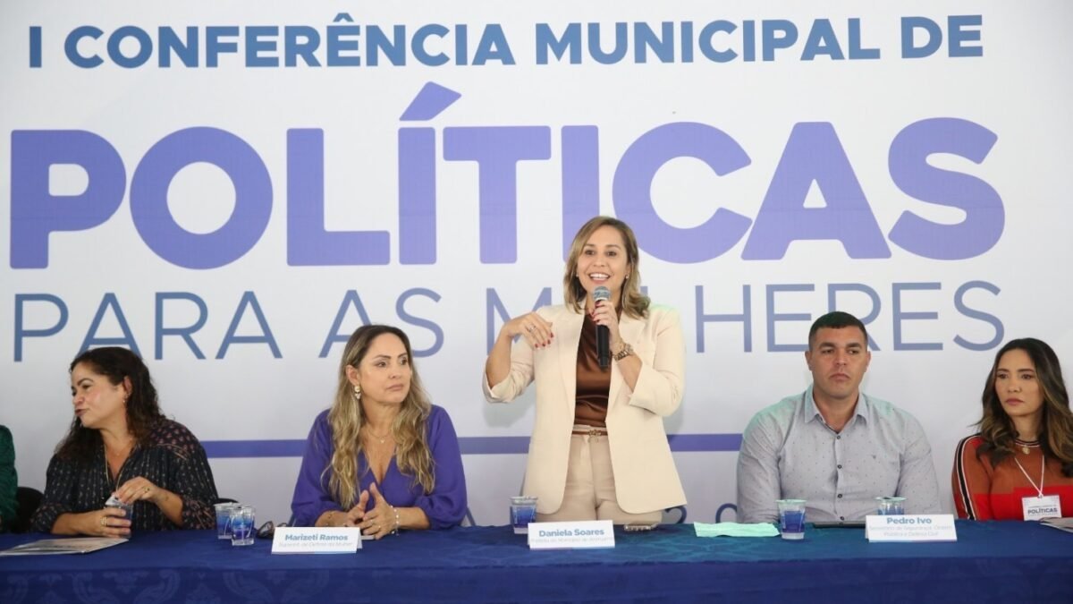 Cerca de 500 pessoas participam da 1ª Conferência de Políticas para as Mulheres em Araruama