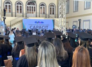 Capacit Mulher 2025: Governo do Estado entrega diplomas à equipe de Búzios