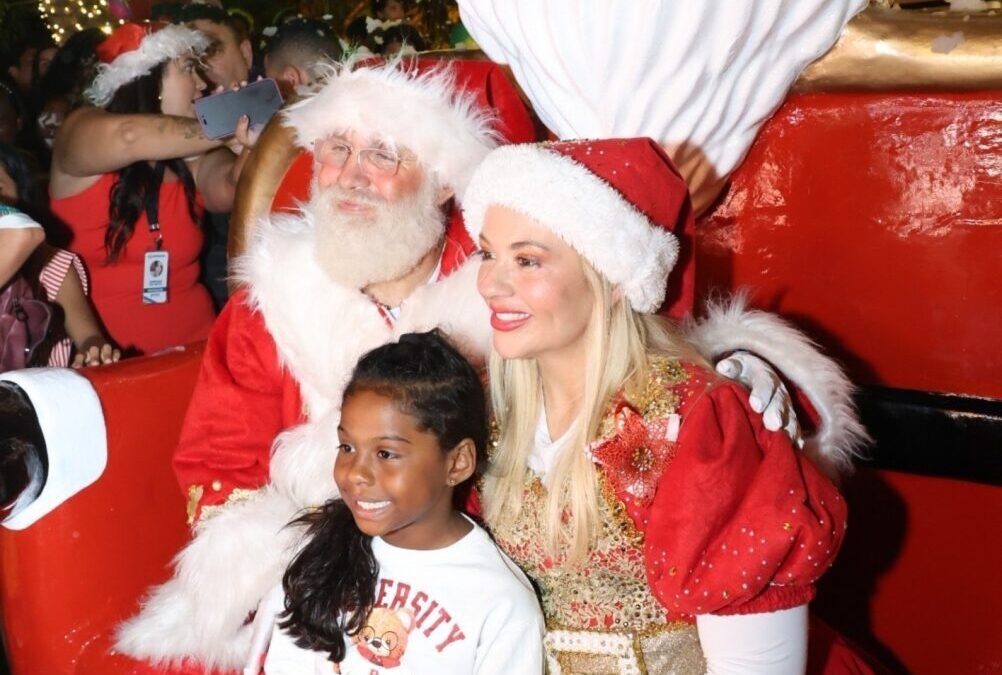 Abertura do Natal em Araruama ilumina a Praça Antônio Raposo com magia e alegria
