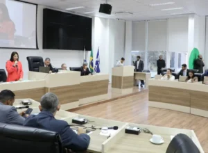 Calor nas salas de aula reacende debate sobre climatização no Legislativo de Macaé
