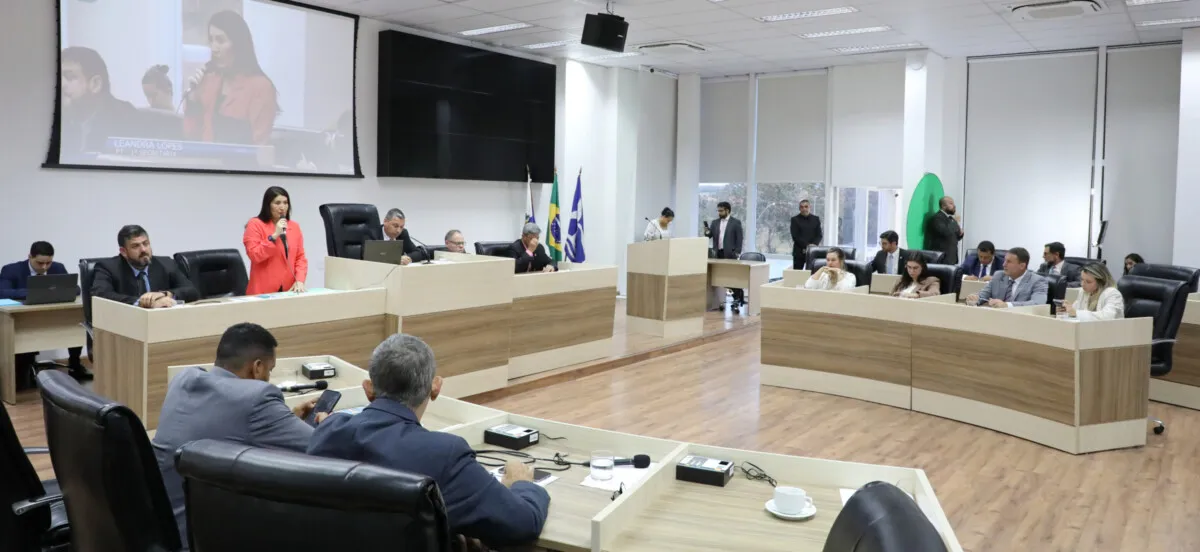 Calor nas salas de aula reacende debate sobre climatização no Legislativo de Macaé