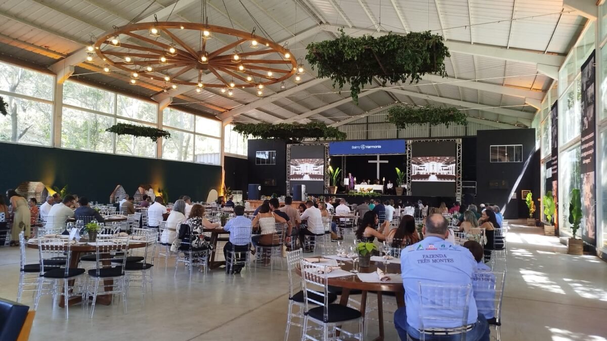 Lançamento de Memórias de um Pensador Comum reúne convidados na Fazenda Três Montes