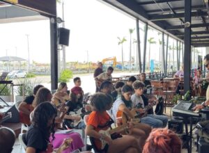 Shopping Plaza Rio das Ostras celebra música nordestina com show especial na Vila Gourmet