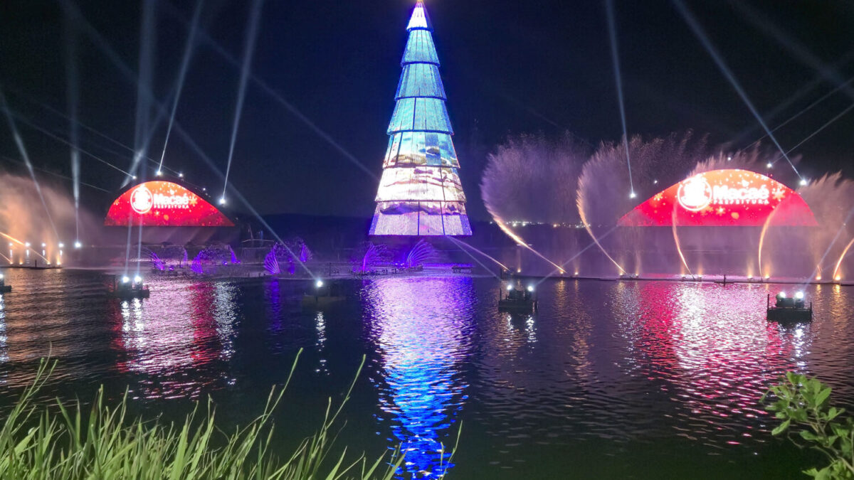 Show das Águas Dançantes ilumina a Lagoa de Imboassica no encerramento da temporada