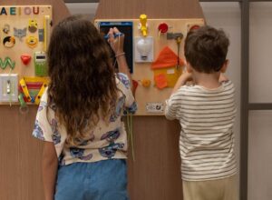 Novo ambiente de acolhimento para autistas é inaugurado no Plaza Rio das Ostras