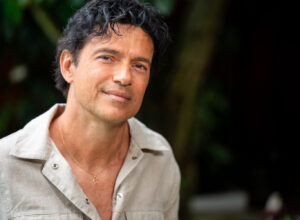 Rio das Ostras recebe Jorge Vercillo e Paulinho Mocidade no Sesc Verão 2026