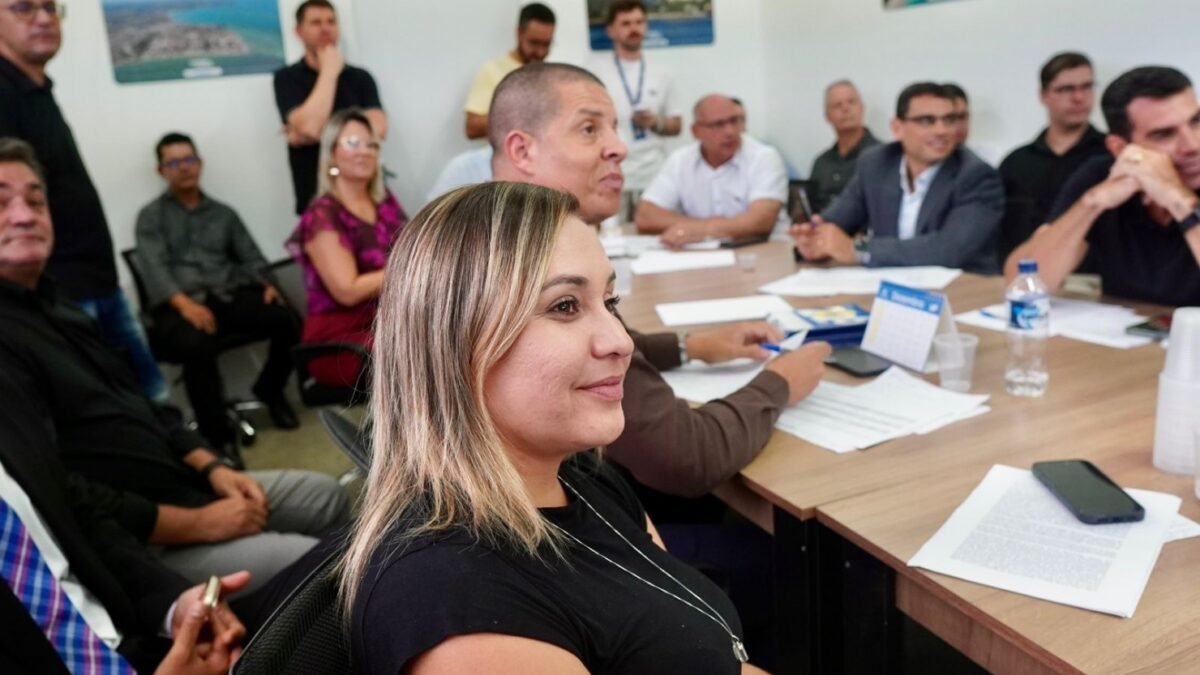 Prefeita de Araruama Daniela Soares participa de encontro sobre Conselho Fiscal e planejamento orçamentário