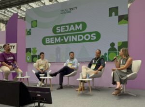Prefeita de Araruama debate cidades tecnológicas na Smart City Curitiba