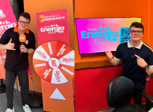 Apresentador Thiago Loures reformula o programa “É POP” na rádio e estreia ao vivo às sextas-feiras