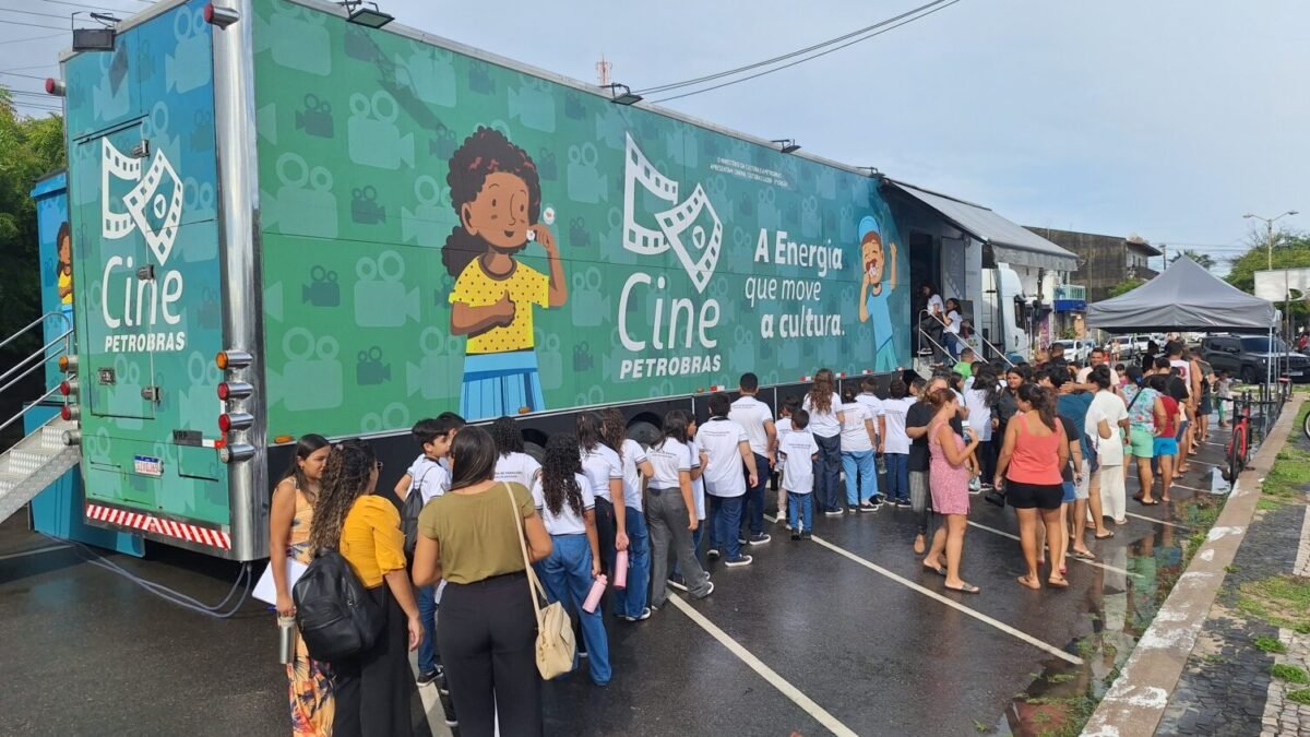 Cidade Universitária de Macaé recebe projeto Cine Petrobras
