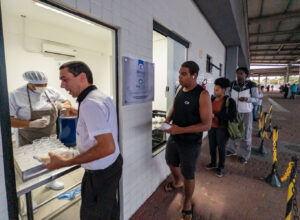 Novo projeto oferece café da manhã gratuito a trabalhadores e idosos em Macaé