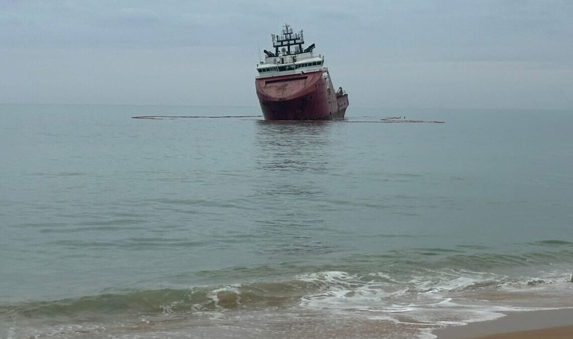 Acidente com rebocador em Macaé acende alerta sobre impactos do petróleo e disputa de royalties no STF