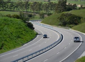 ViaLagos realiza melhorias na sinalização horizontal para reforçar segurança na RJ-124