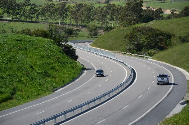 ViaLagos realiza melhorias na sinalização horizontal para reforçar segurança na RJ-124
