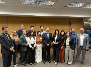 Reunião entre o governador em exercício e 11 municípios fluminenses debatem prioridades e novas obras no RJ