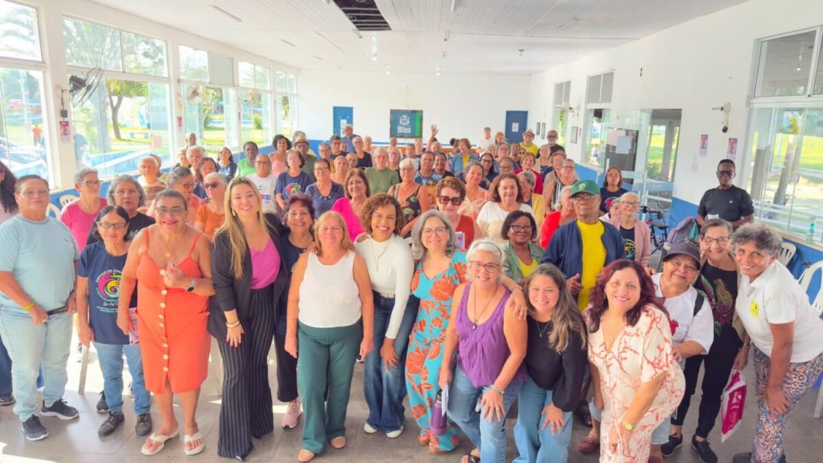 Procon faz ação de conscientização sobre golpes digitais contra idosos