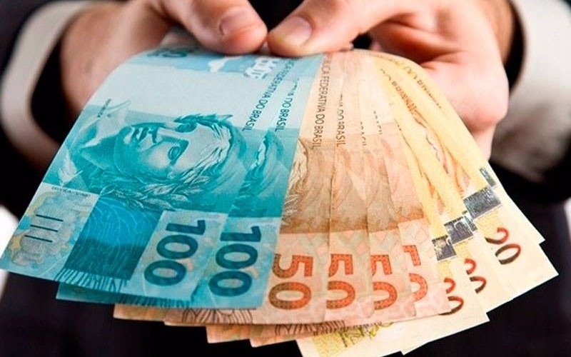 Prefeitura de Macaé injeta mais de R$ 162 milhões na economia com pagamento de salários e primeira parcela do 13º