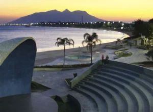 Enel Rio leva cinema ao ar livre e ações de sustentabilidade ao Centro de Rio das Ostras