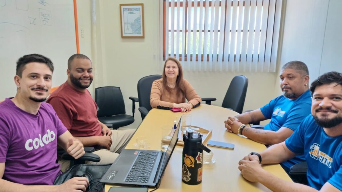 Pesquisador da Universidade de Oxford visita Rio das Ostras para conhecer iniciativas de Governo Digital