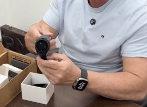 O dispositivo eletrônico é semelhante a smartwatch. Foto: Divulgação