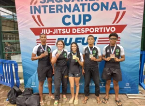 Projeto social de jiu-jitsu de Arraial do Cabo conquista 13 medalhas em competição em Saquarema