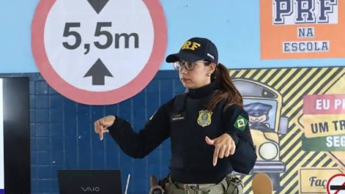 Parceria entre Educação e PRF promove palestras sobre Segurança no Trânsito em Rio das Ostras