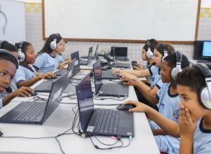 Rio das Ostras apresenta Plano Municipal de Educação Digital Midiática