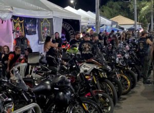 A rede hoteleira da cidade, a segunda maior do estado, atingiu lotação, fora 250 barracas de camping e 25 motorhomes. Foto: Ana Chaffin